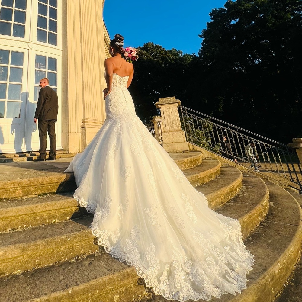 Elegant White Lace Wedding Dress